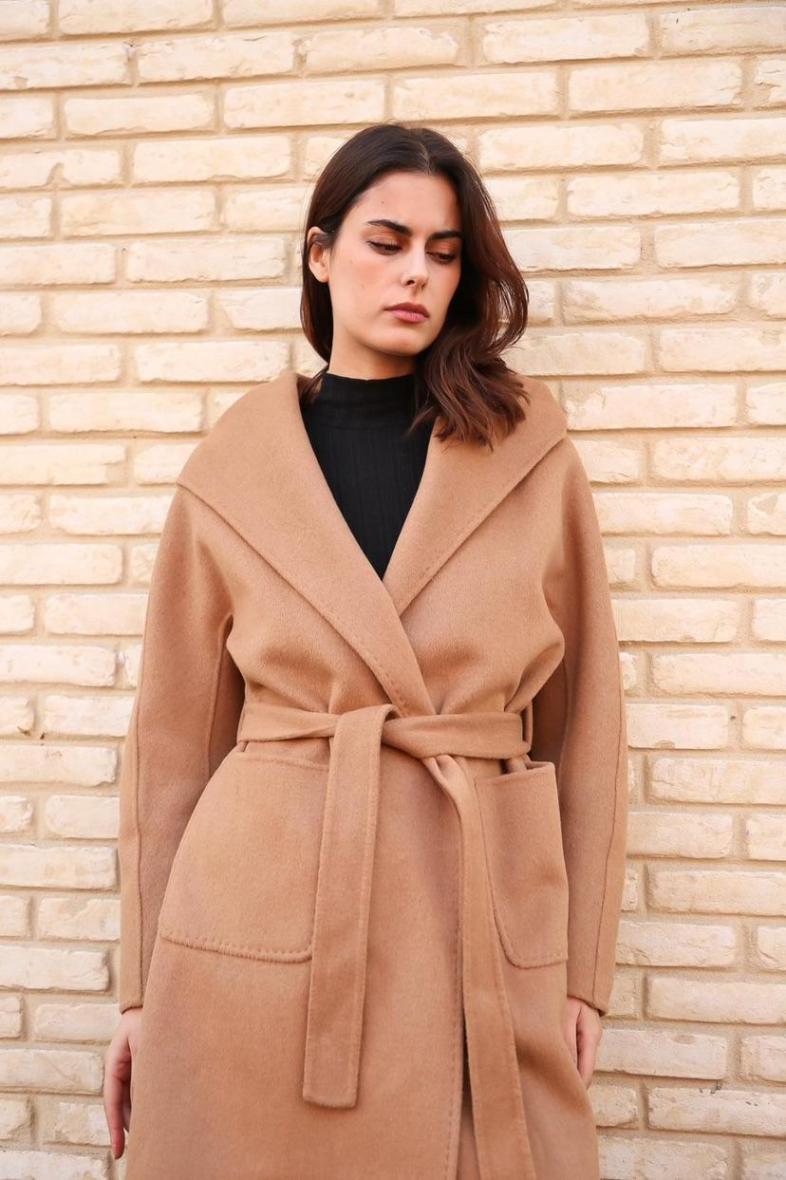 Manteau en laine avec capuche