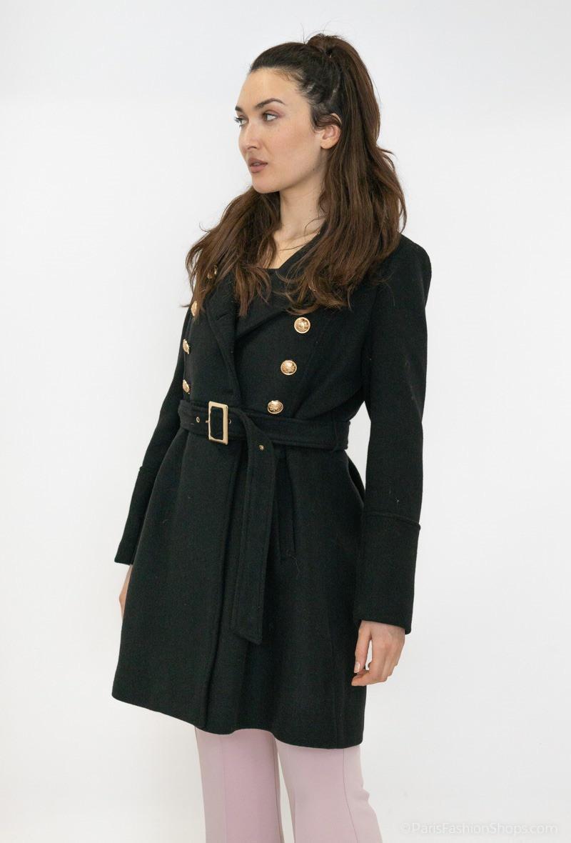Manteau avec boutons dorés