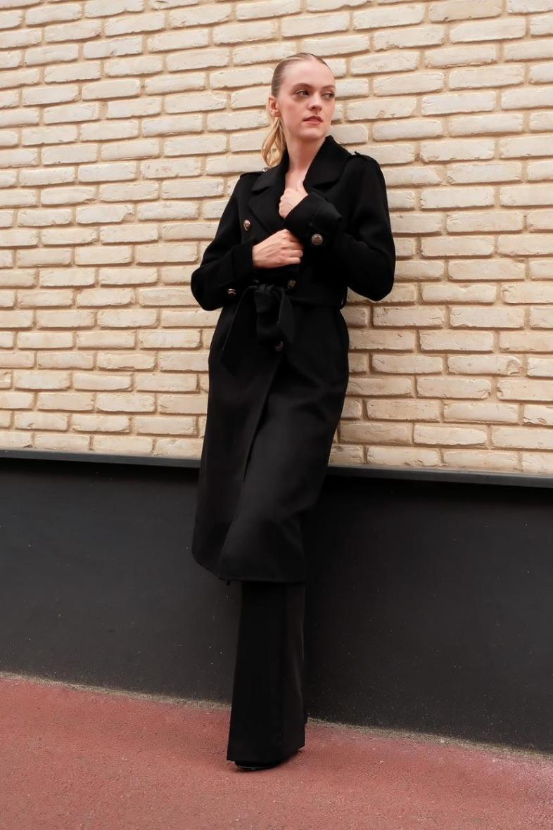 Manteau en laine avec boutons dorés