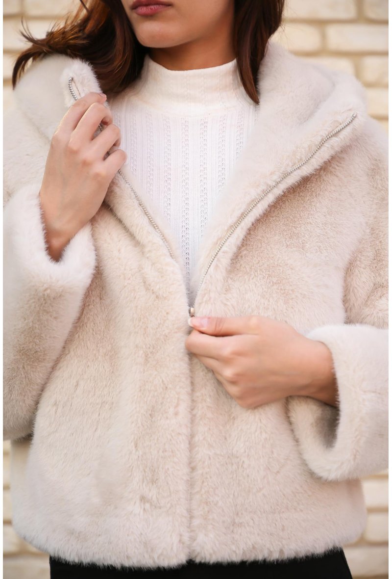 Manteau court en fourrure synthétique