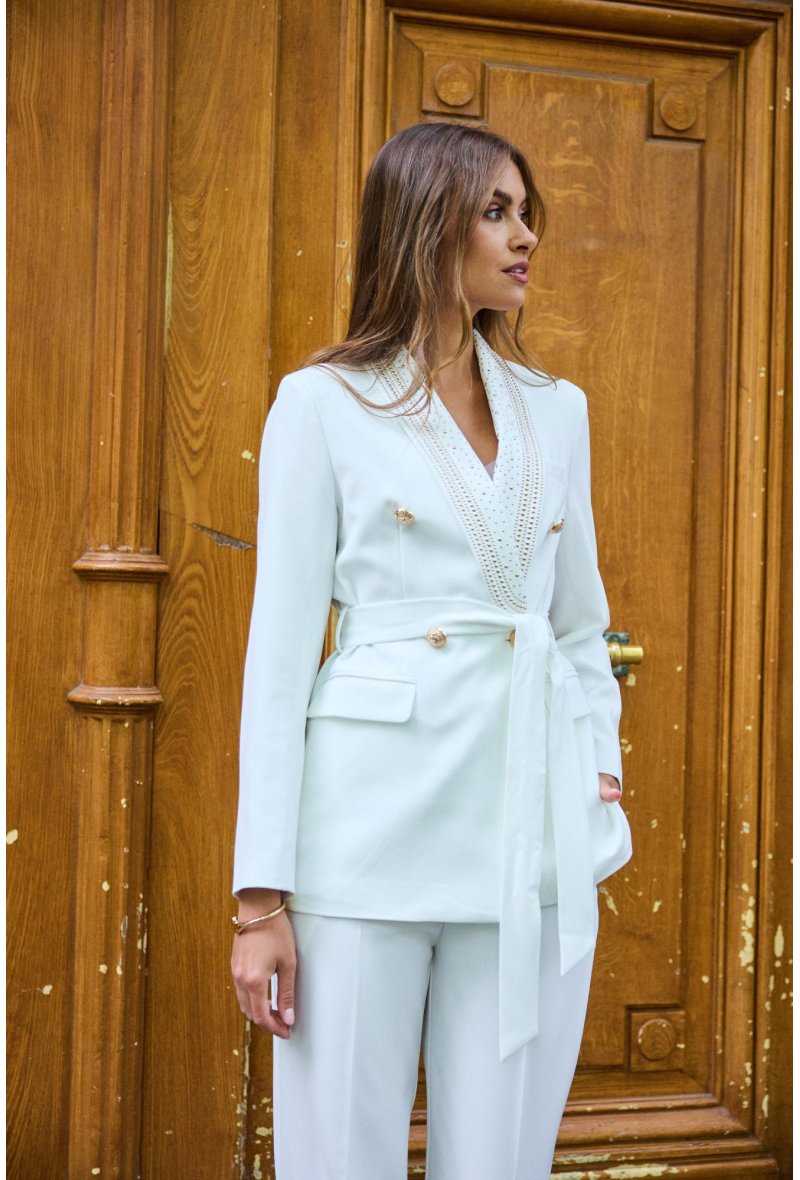 Veste avec col orné de clous dorés