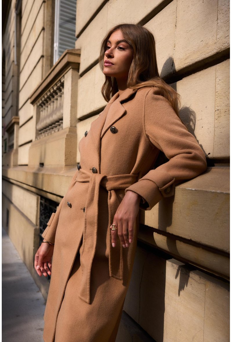 Manteau en laine avec boutons dorés