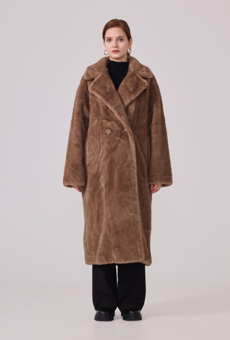 Manteau long en fourrure synthétique