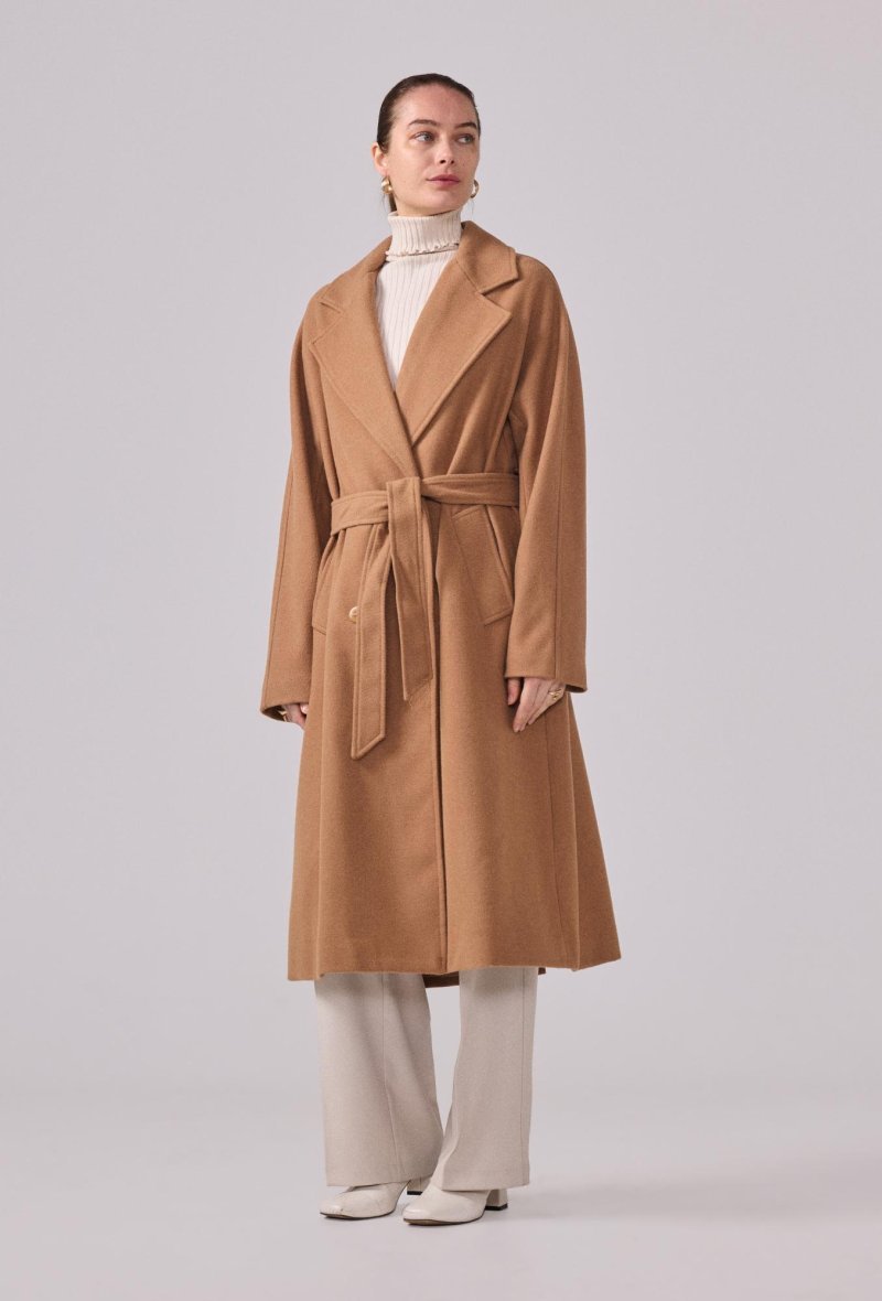 Manteau structuré avec ceinture